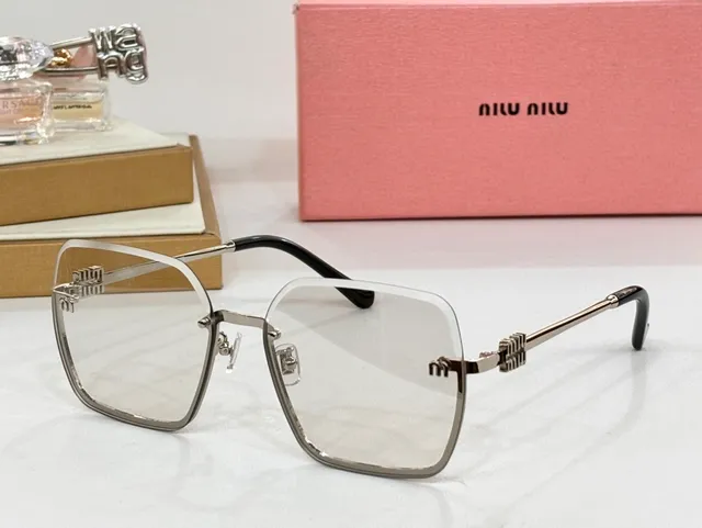 Miu Miu Lunettes de soleil Cadre carré Noir Argenté Style Sans Bordure Vue Avant 4