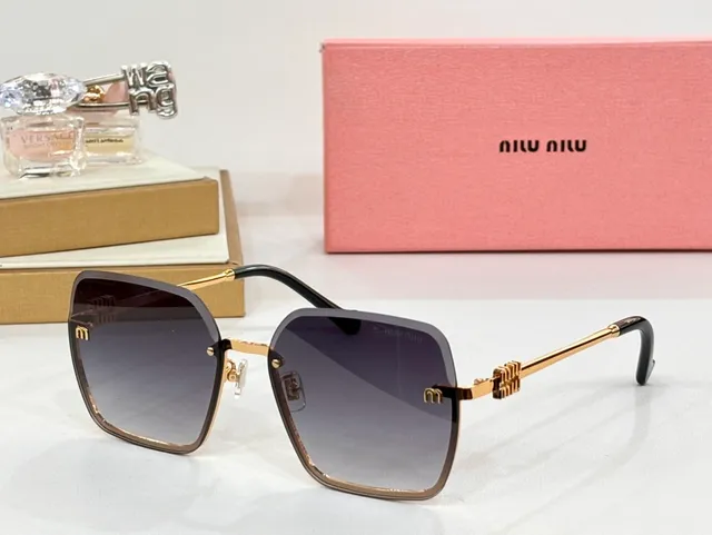 Miu Miu Lunettes de soleil Cadre carré Noir Argenté Style Sans Bordure Vue Avant 5