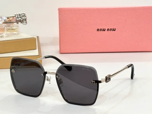 Miu Miu Lunettes de soleil Cadre carré Noir Argenté Style Sans Bordure Vue Avant 6