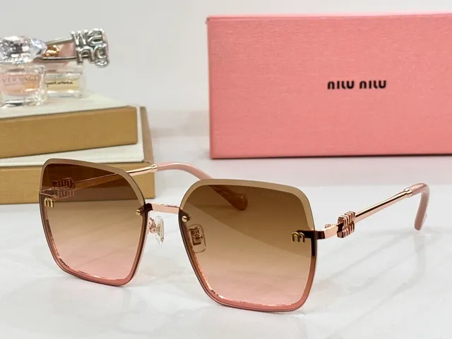 Miu Miu Lunettes de soleil Cadre carré Noir Argenté Style Sans Bordure Vue Avant 7