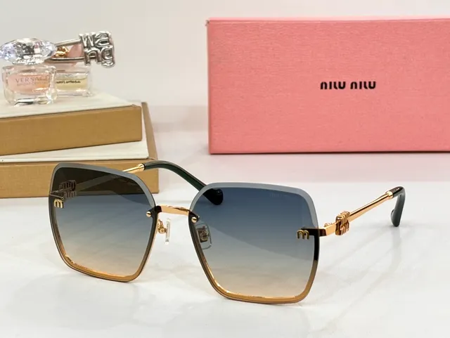 Miu Miu Lunettes de soleil Cadre carré Noir Argenté Style Sans Bordure Vue Avant 8
