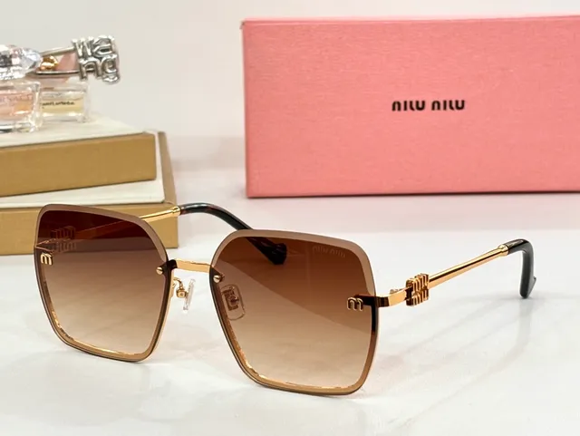 Miu Miu Lunettes de soleil Cadre carré Noir Argenté Style Sans Bordure Vue Avant 9