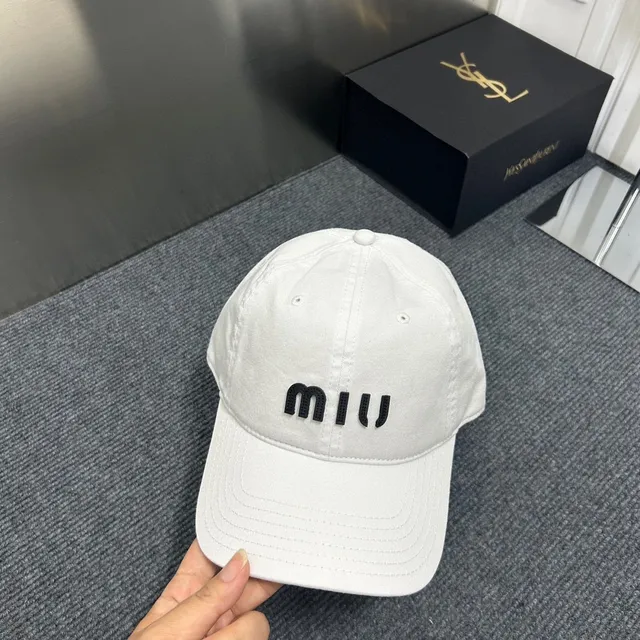 Miu Miu casquette baseball logo brodé bordeaux 9