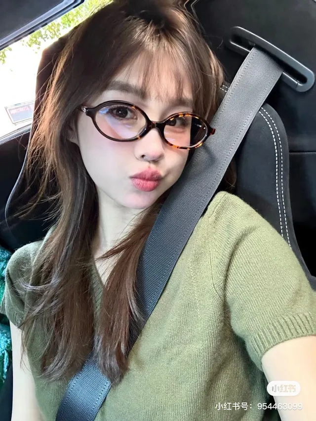 Miu Miu SMU04Z 奶油色椭圆形醋酸太阳镜 2