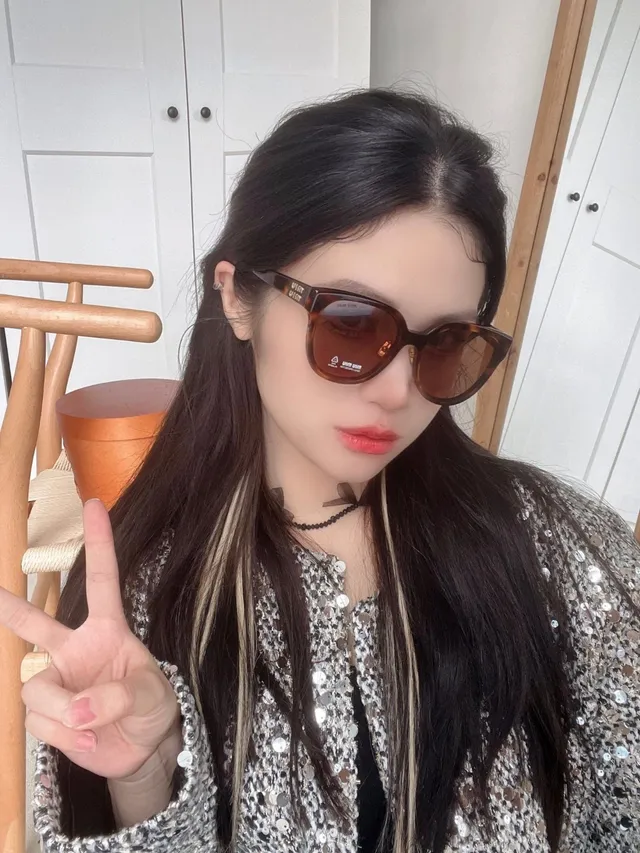 Miu Miu Wander Tortoiseshell Cat-Eye Sunglasses 2