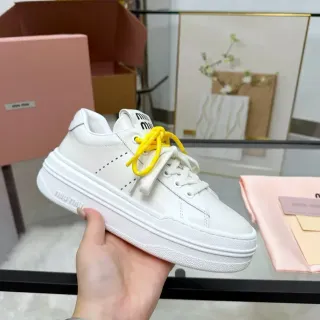 Miu Miu Wander 白色黄色皮革厚底平台鞋生活方式运动鞋