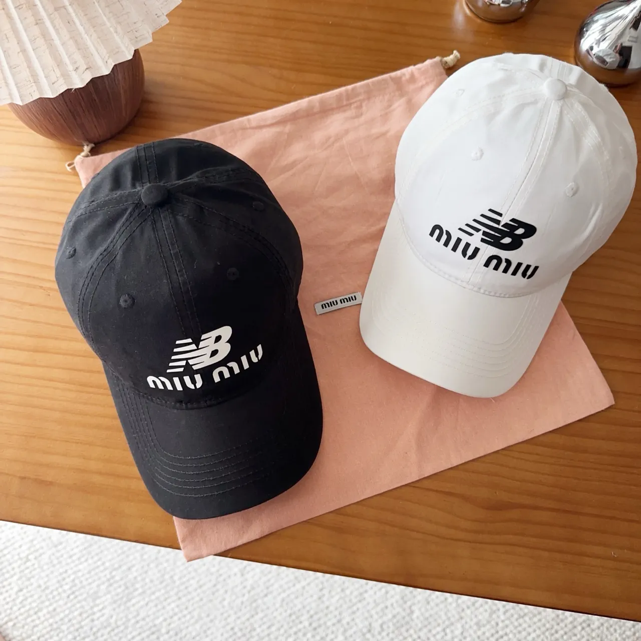 Miu Miu x New Balance Colaborativa Logo Bordado Gorra de béisbol Blanca 2