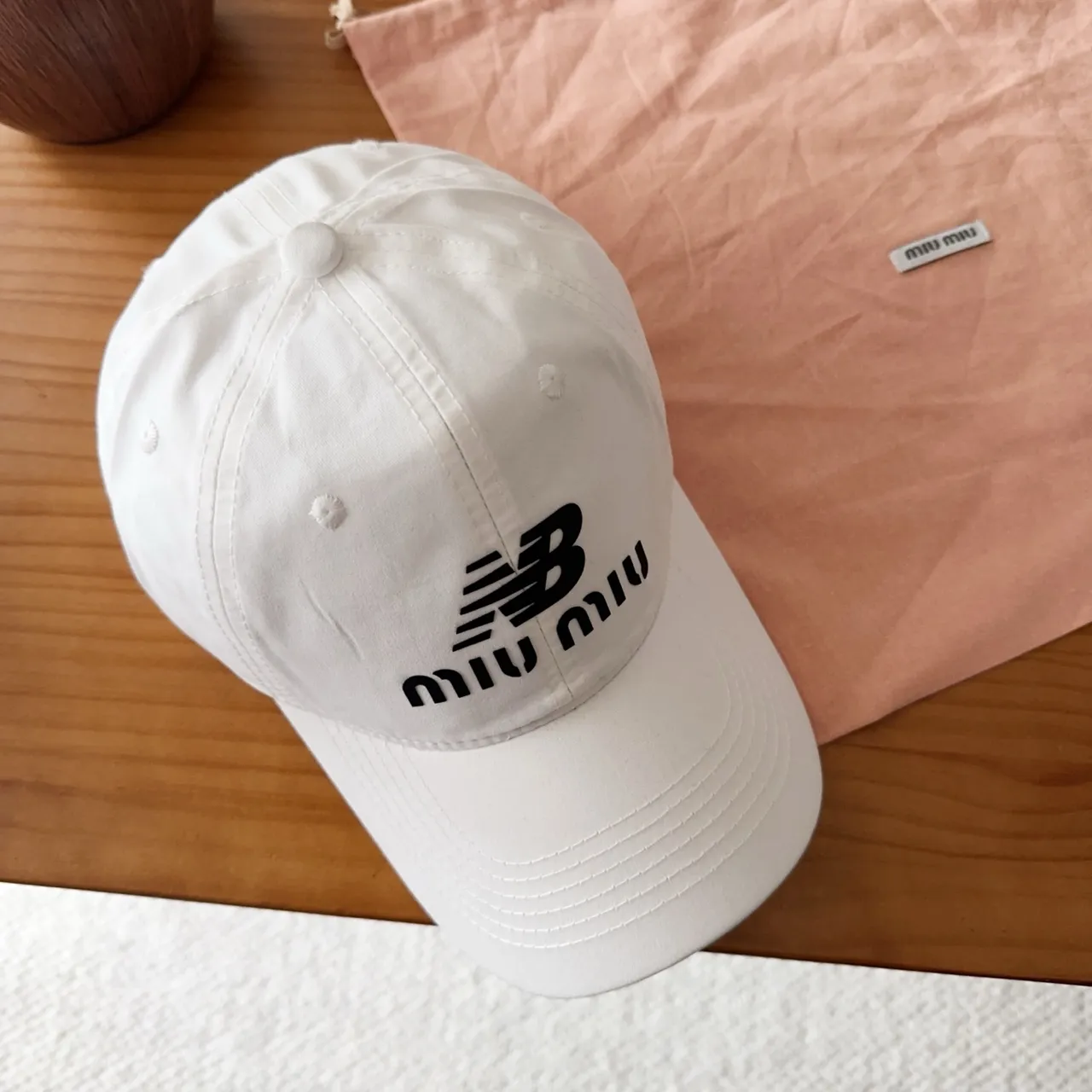 Miu Miu x New Balance Colaborativa Logo Bordado Gorra de béisbol Blanca 3