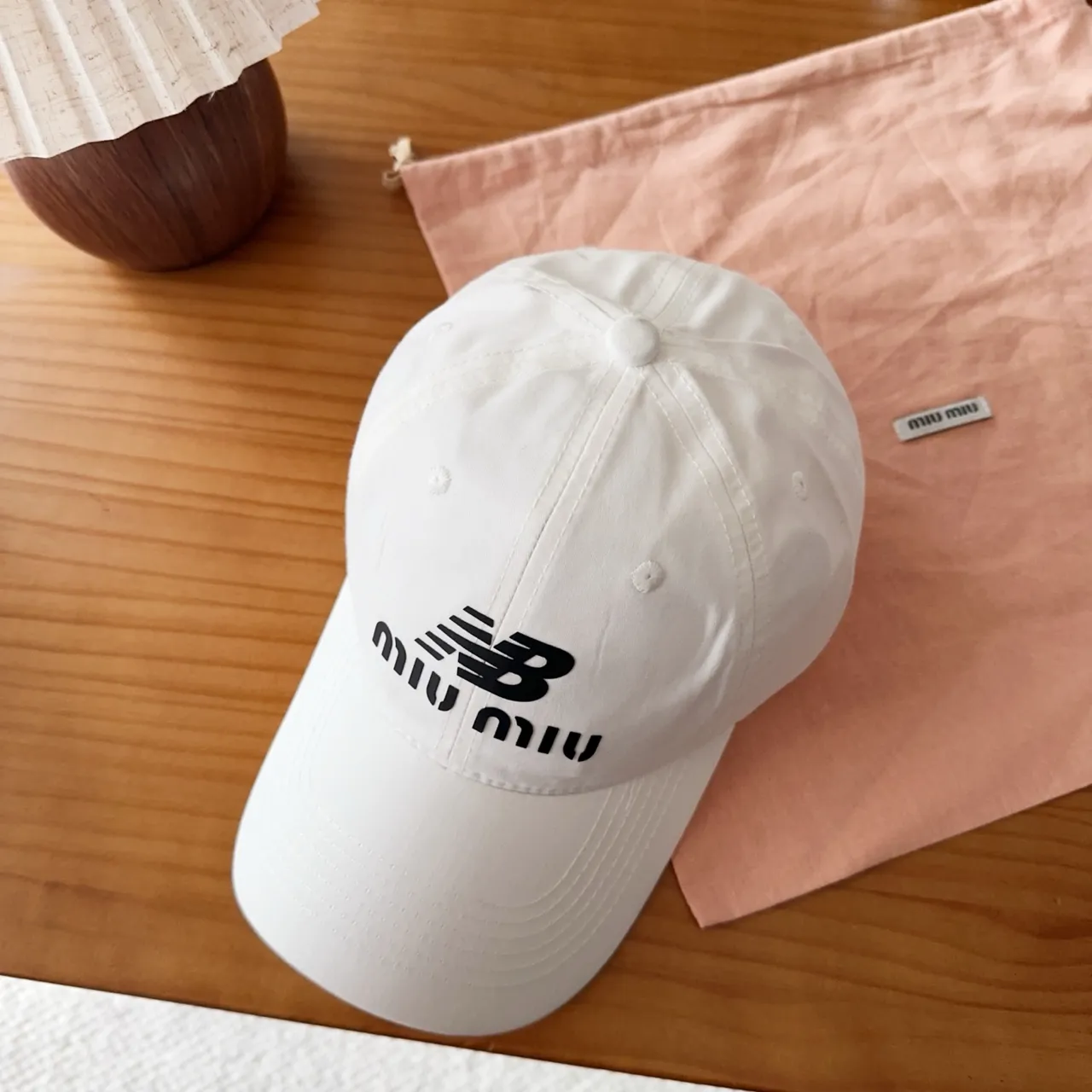 Miu Miu x New Balance Colaborativa Logo Bordado Gorra de béisbol Blanca 4