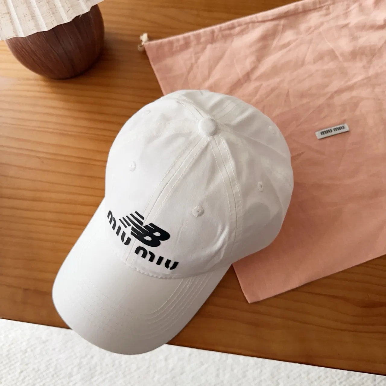 Miu Miu x New Balance Colaborativa Logo Bordado Gorra de béisbol Blanca 6