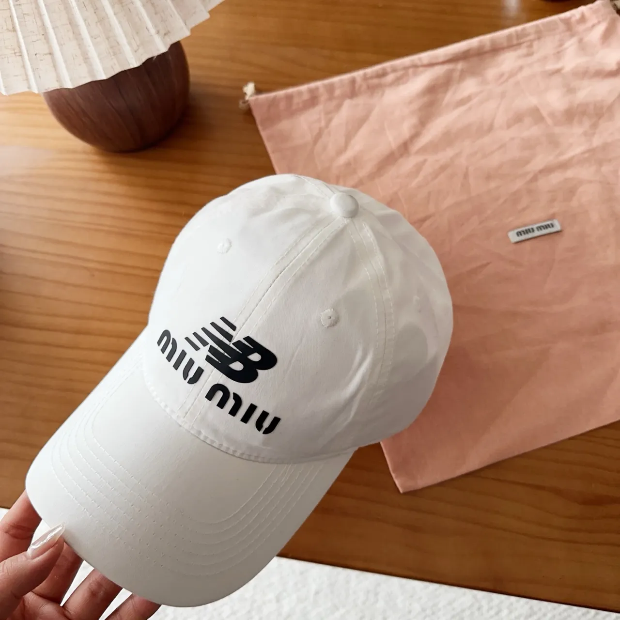 Miu Miu x New Balance Colaborativa Logo Bordado Gorra de béisbol Blanca 8
