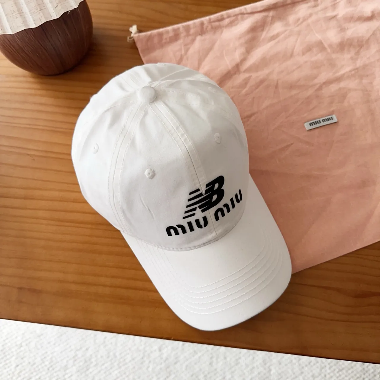 Miu Miu x New Balance Colaborativa Logo Bordado Gorra de béisbol Blanca 9