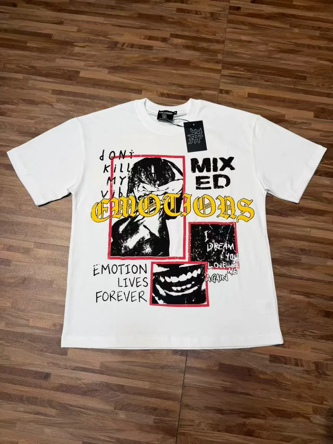 Camiseta de colagem gráfica Mixed Emotion Mixed Emotion Forever 5