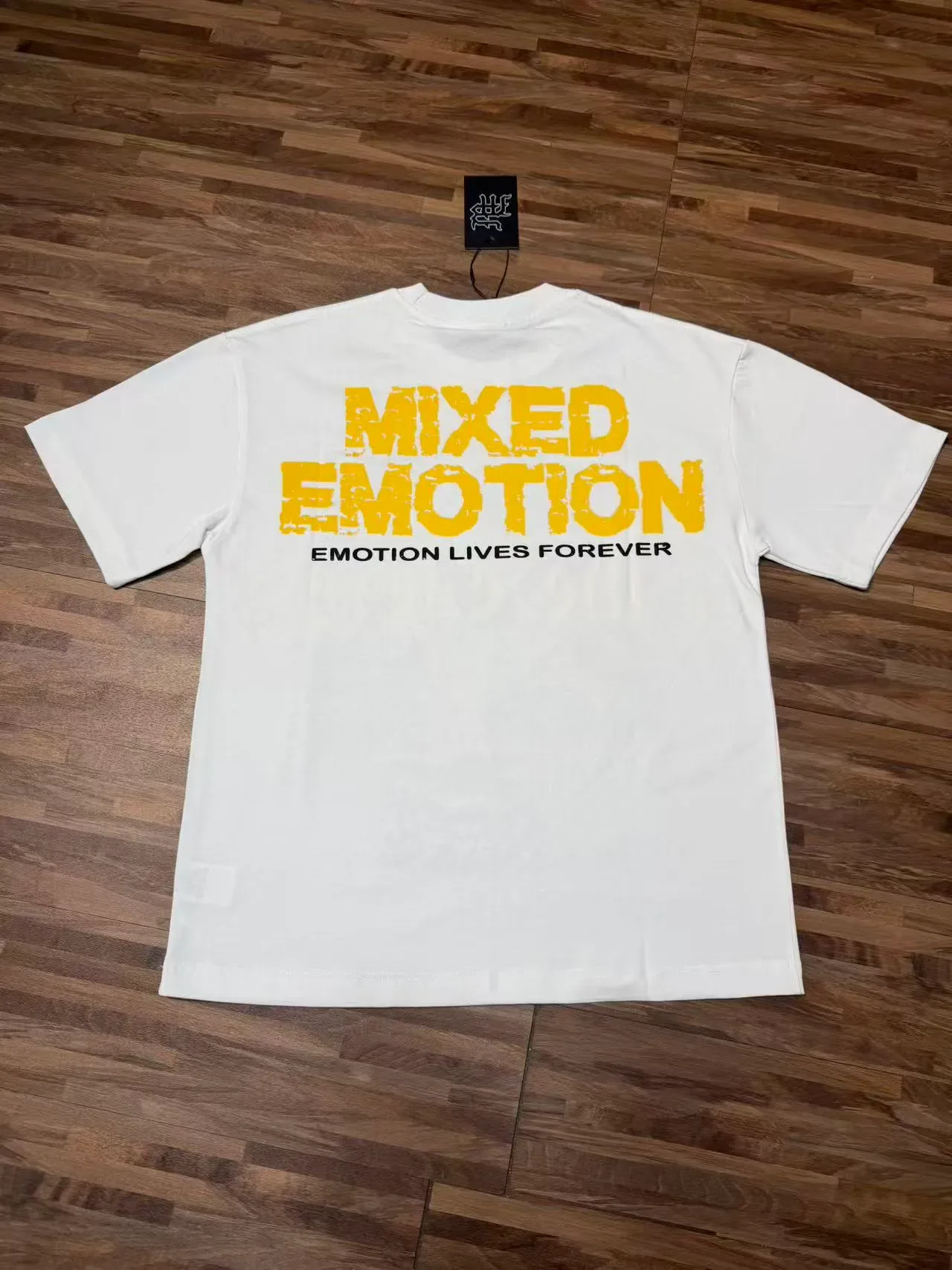 Camiseta de colagem gráfica Mixed Emotion Mixed Emotion Forever 6