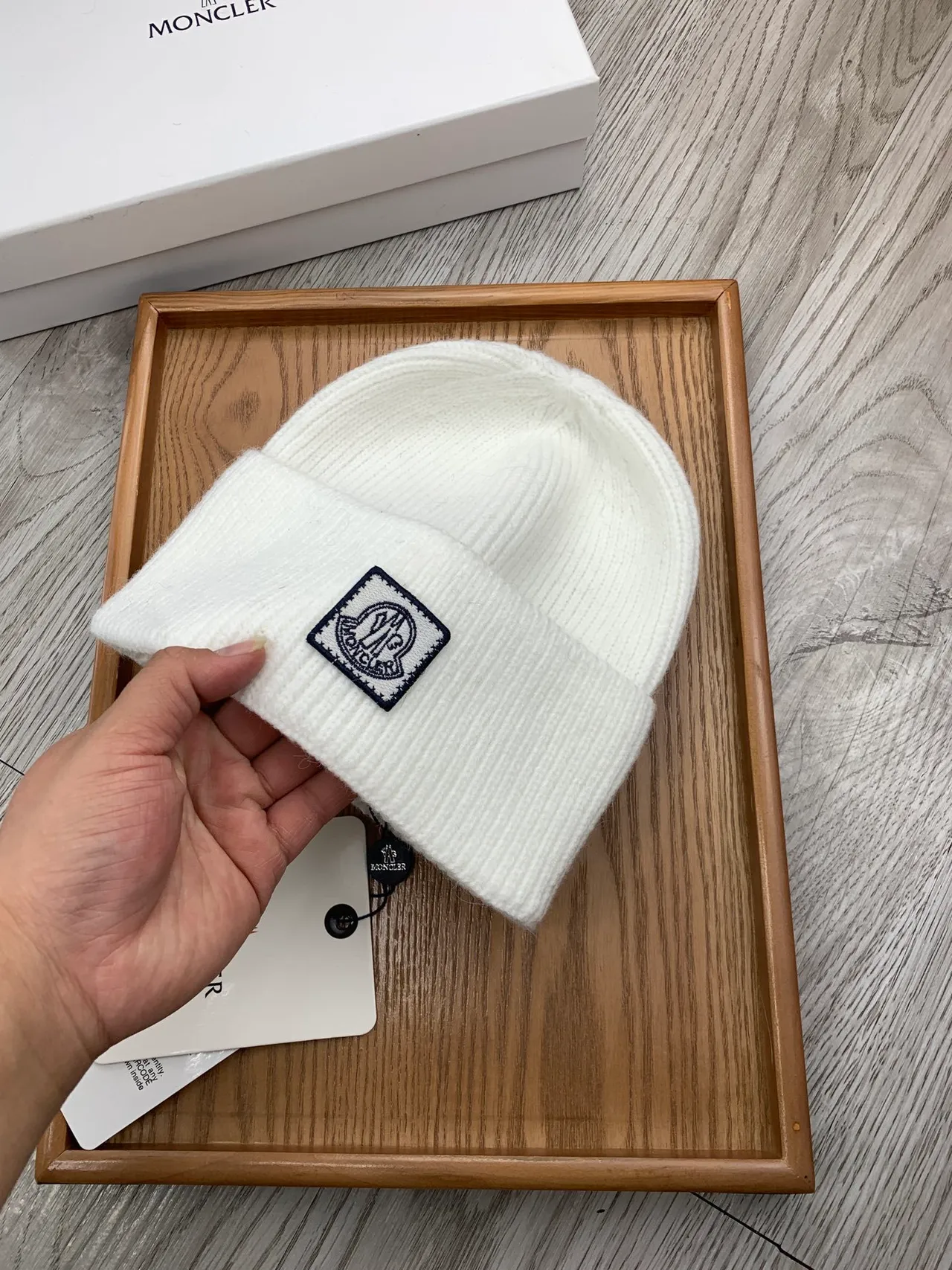 Moncler সাদা নৌবাহিনী রিবড নিট ফোল্ডেড কাফ বিনি 6
