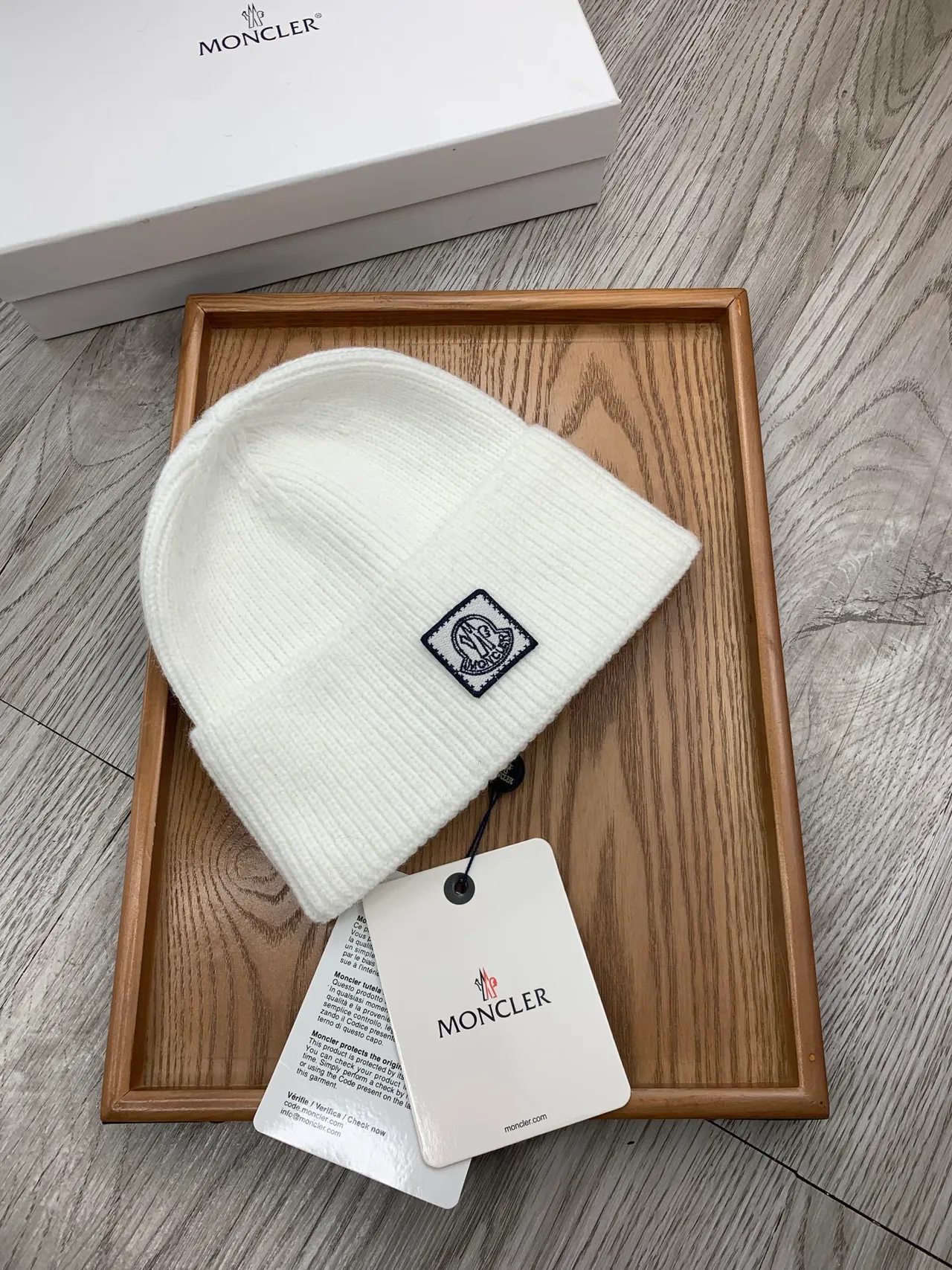 Moncler সাদা নৌবাহিনী রিবড নিট ফোল্ডেড কাফ বিনি 8