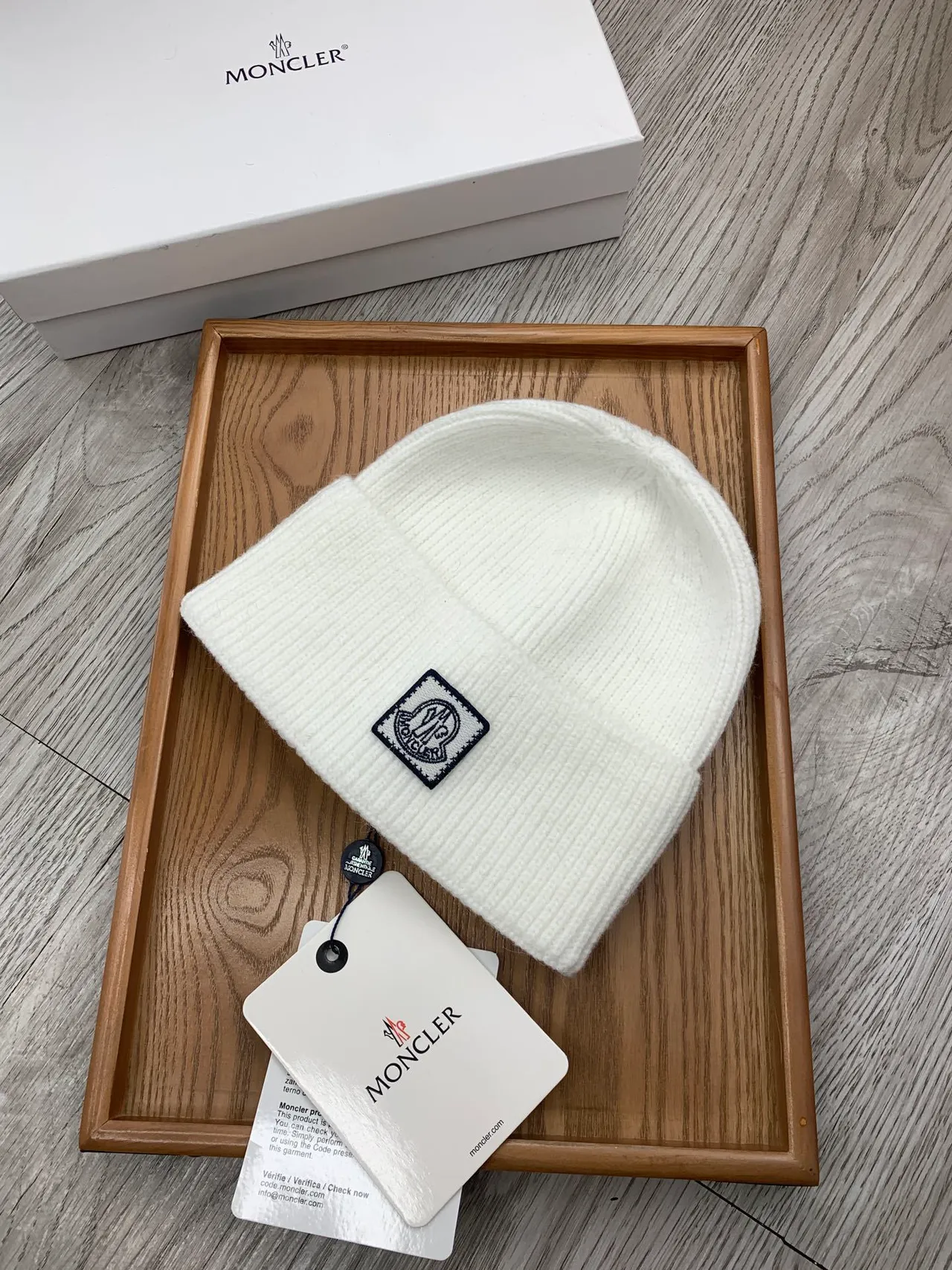 Moncler সাদা নৌবাহিনী রিবড নিট ফোল্ডেড কাফ বিনি 9