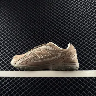 New Balance 111226 বাদামি বেইজ রেট্রো সিলহুট সুয়েড-মেশ হাইব্রিড উপর লাইফস্টাইল স্নিকার্স