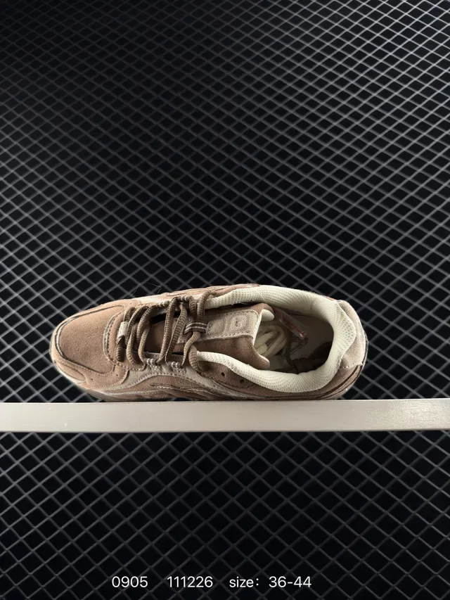 New Balance 111226 Marron Beige Silhouette Rétro Empiñadura Suede-Mesh Híbrida Chaussures Lifestyle 5