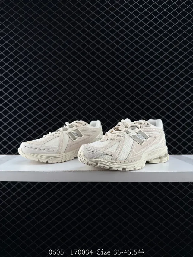 New Balance 1906R Off-White 单色生活方式运动鞋 3