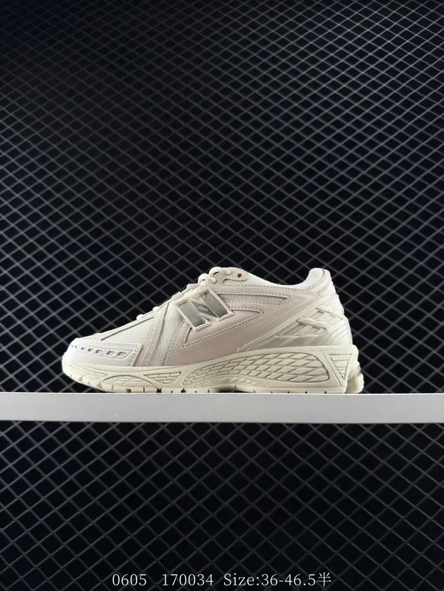 New Balance 1906R Off-White 单色生活方式运动鞋 6