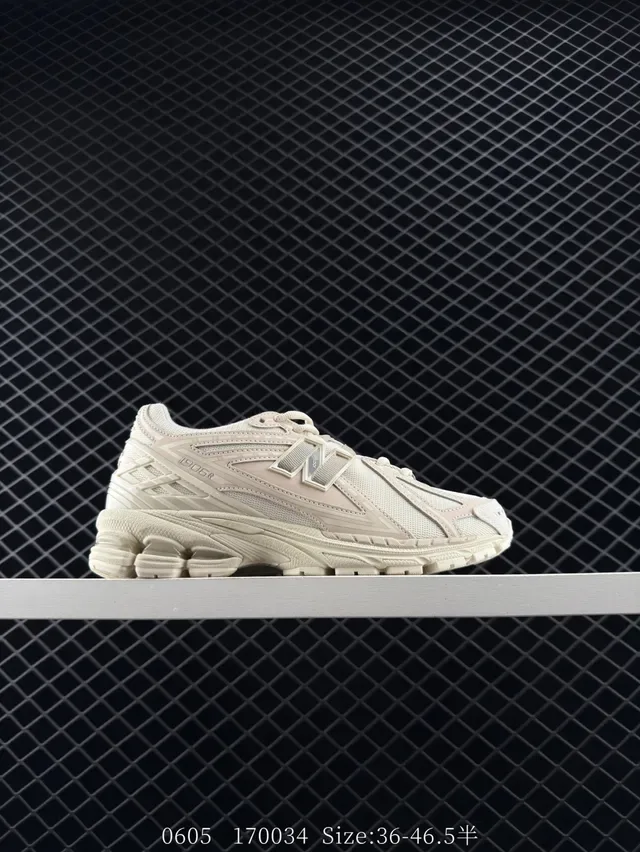 New Balance 1906R Off-White 单色生活方式运动鞋 7