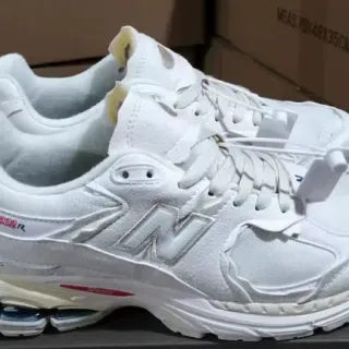 New Balance 2002R সাদা রূপালি লাল লাইফস্টাইল স্নিকার্স