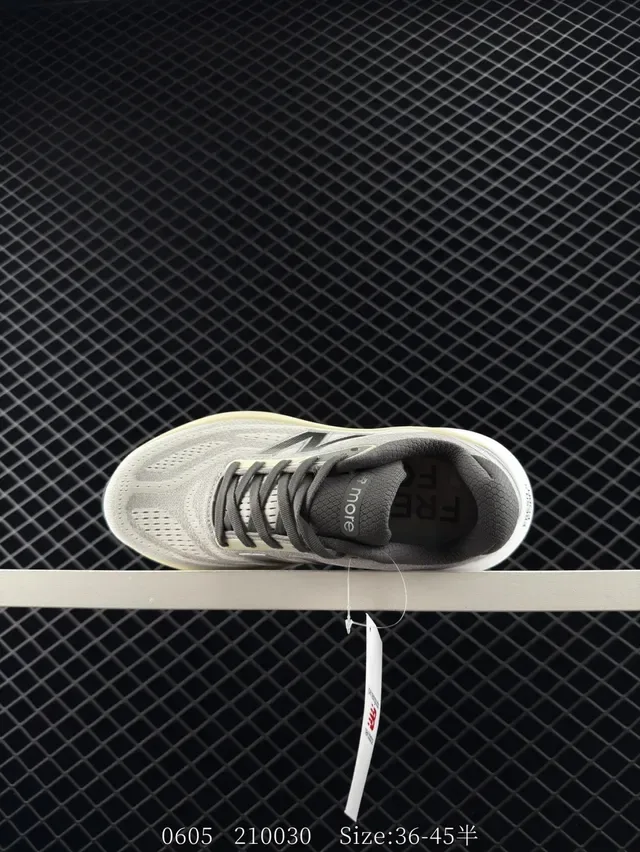 New Balance 471 ग्रे व्हाइट चंकी मिडसोल रिट्रो-प्रेरित लाइफस्टाइल स्नीकर 7