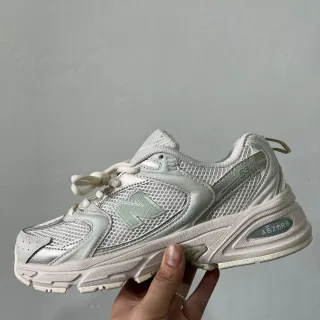 New Balance 530 বেইজ গ্রিন মেশ এবং সিন্থেটিক উপর চাঙ্কি স্কাল্প্টেড মিডসোল লাইফস্টাইল স্নিকার্স