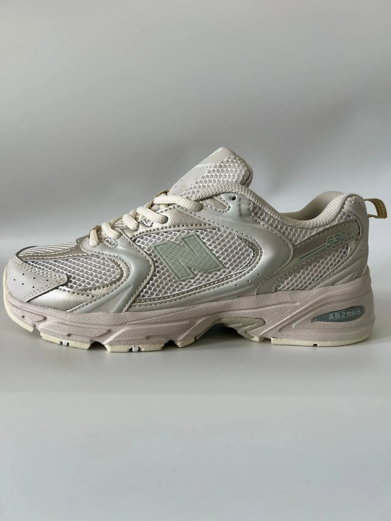 New Balance 530 sneakers lifestyle beige et vert empeigne mesh et synthétique semelle intermédiaire chunky sculptée 2