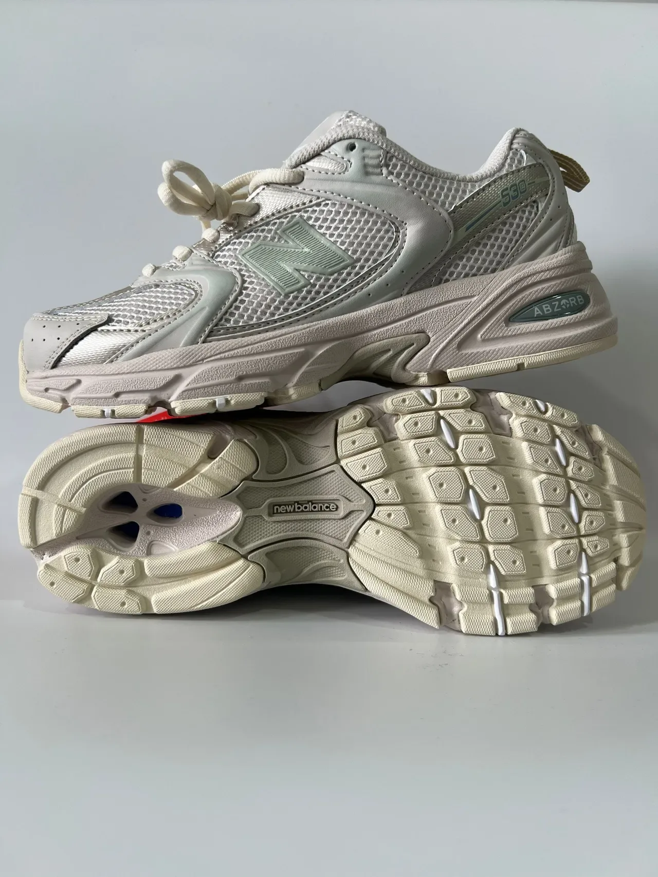 New Balance 530 sneakers lifestyle beige et vert empeigne mesh et synthétique semelle intermédiaire chunky sculptée 6