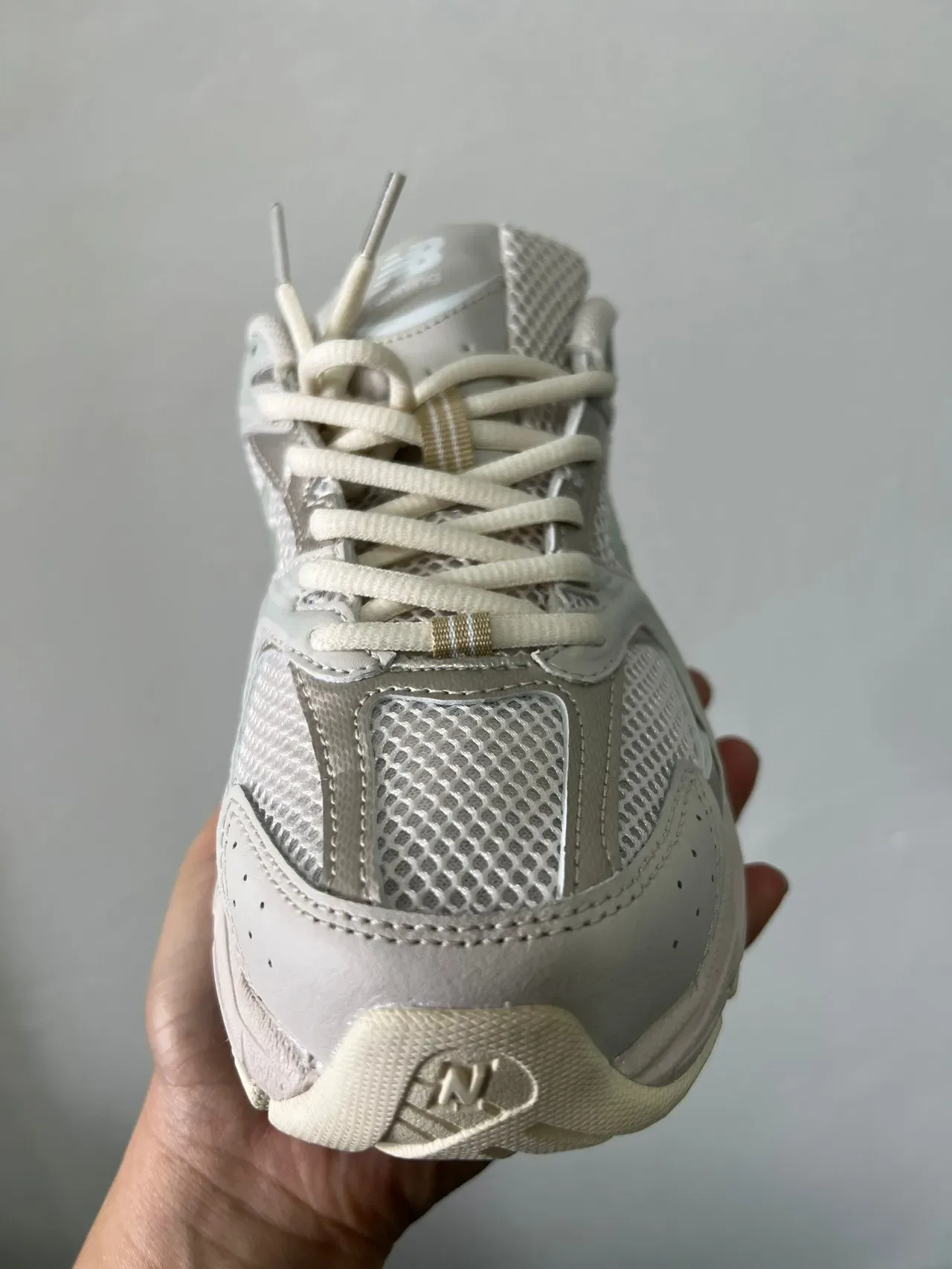 New Balance 530 sneakers lifestyle beige et vert empeigne mesh et synthétique semelle intermédiaire chunky sculptée 8