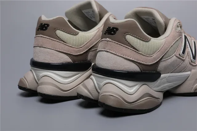New Balance 9060 Bege Tênis Lifestyle de Camurça e Malha em Camadas 2
