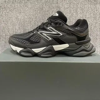 New Balance 9060 Sneakers Chunky Noir et Blanc