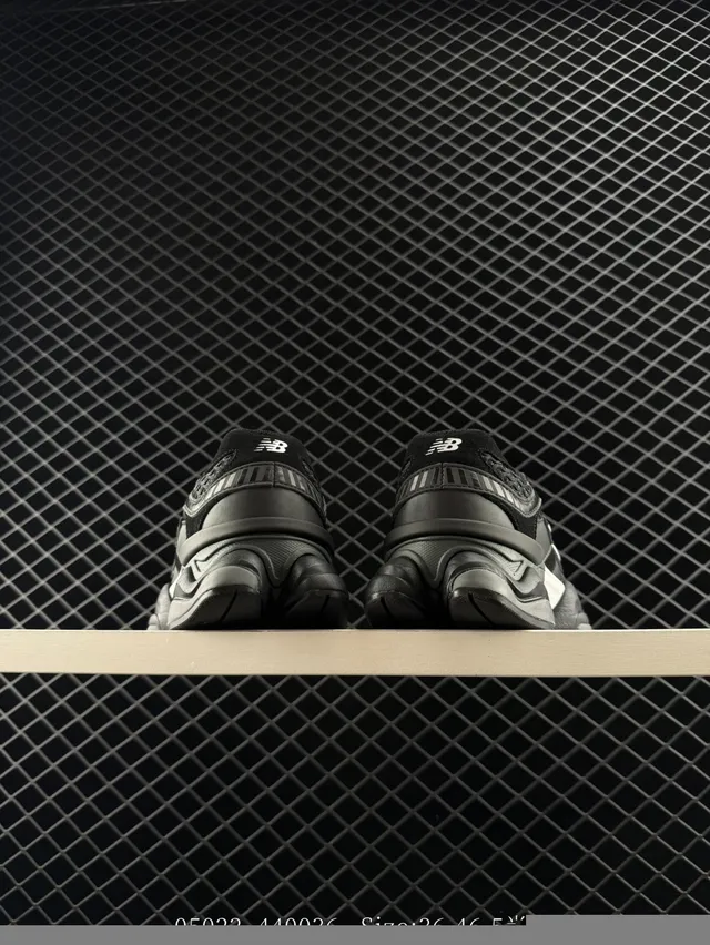 New Balance 9060 Tênis Chunky Pretos e Brancos 3