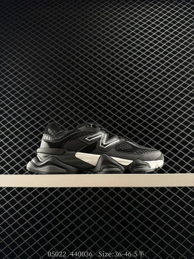 New Balance 9060 Tênis Chunky Pretos e Brancos 6
