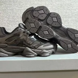 New Balance 9060 एक रंग का काला चंकी स्नीकर
