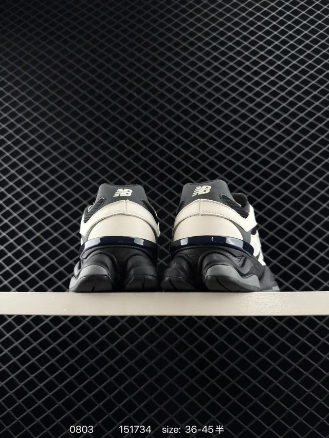 New Balance 9060 Off-White e Black Chunky Sneakers 5