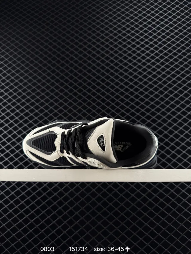 New Balance 9060 Off-White e Black Chunky Sneakers 6