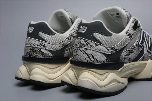 New Balance 9060 حذاء رياضي أسلوب حياة مطبوع بخطوط جلد الثعبان 2