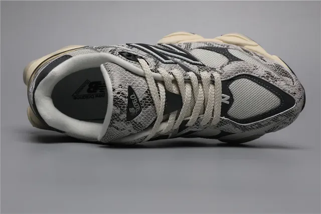 New Balance 9060 حذاء رياضي أسلوب حياة مطبوع بخطوط جلد الثعبان 7