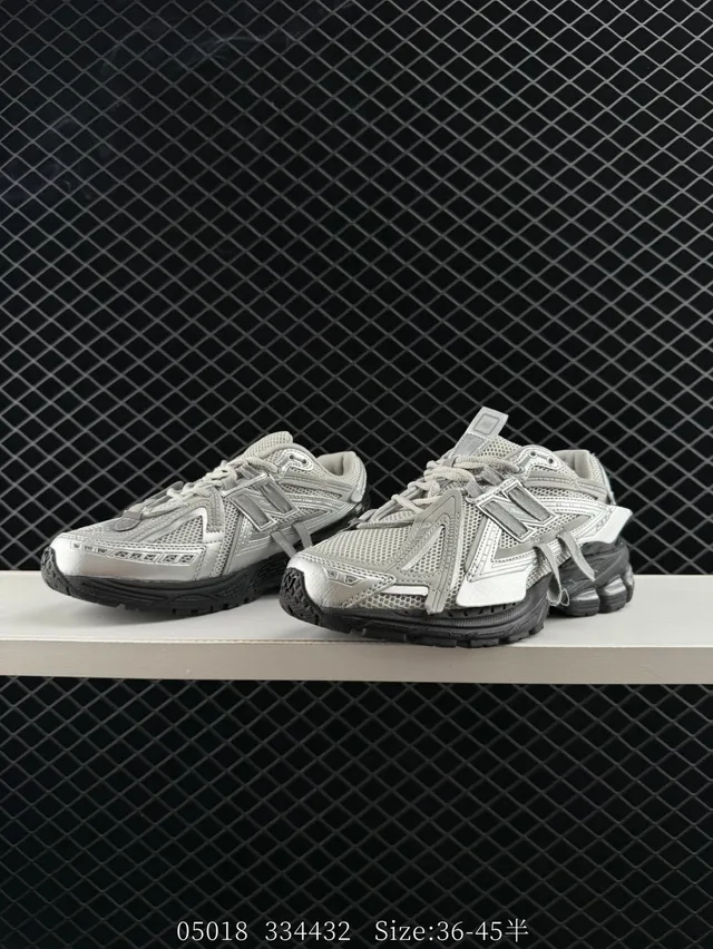 New Balance 906A হালকা ধূসর এবং কালো চাংকি স্নিকার 4