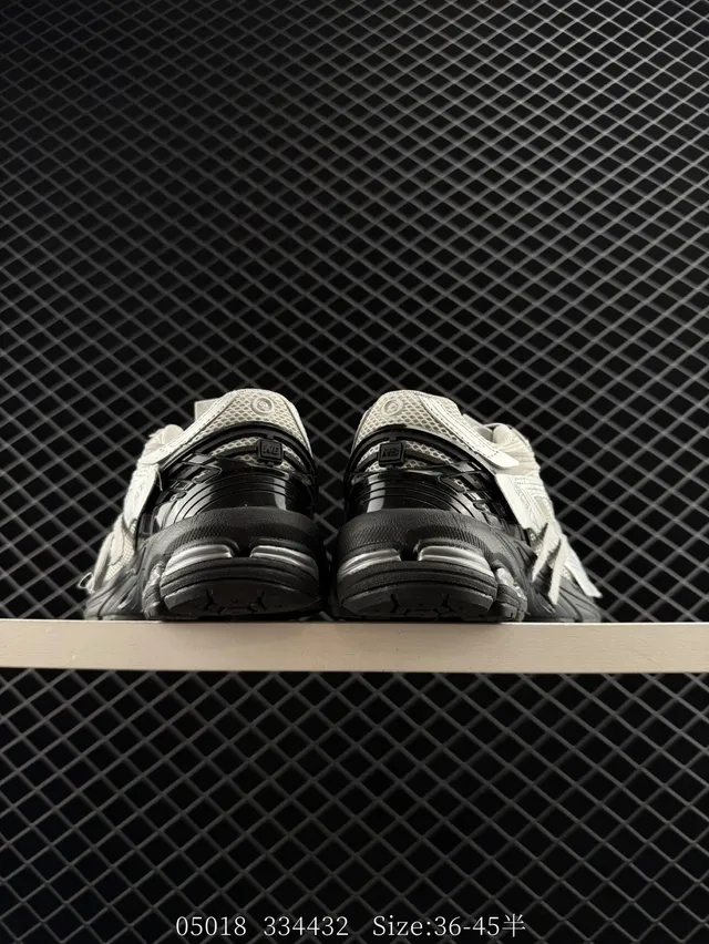 New Balance 906A হালকা ধূসর এবং কালো চাংকি স্নিকার 5