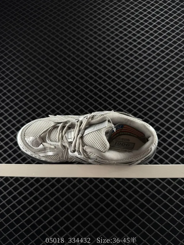 New Balance 906A হালকা ধূসর এবং কালো চাংকি স্নিকার 6