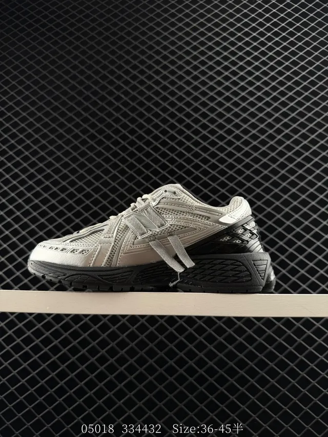 New Balance 906A হালকা ধূসর এবং কালো চাংকি স্নিকার 7
