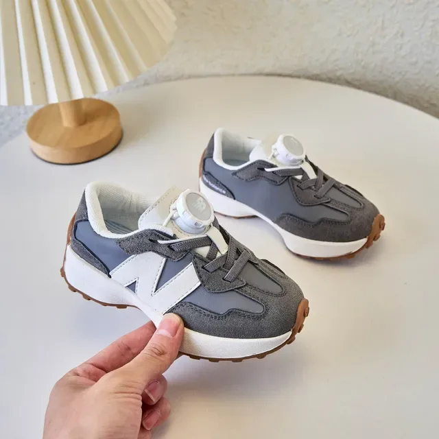 New Balance भूरा काला रेट्रो रनर लेयर्ड सूड-मेश लाइफस्टाइल स्नीकर 4