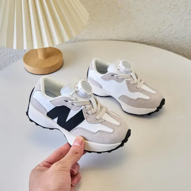 New Balance भूरा काला रेट्रो रनर लेयर्ड सूड-मेश लाइफस्टाइल स्नीकर 6