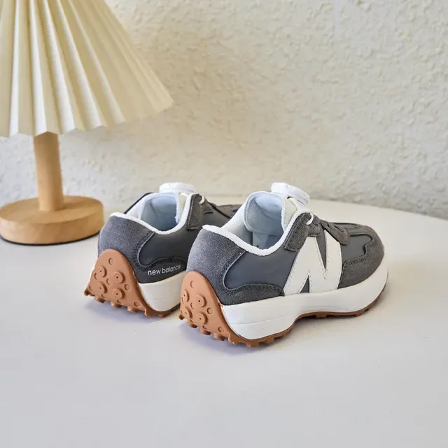New Balance भूरा काला रेट्रो रनर लेयर्ड सूड-मेश लाइफस्टाइल स्नीकर 9