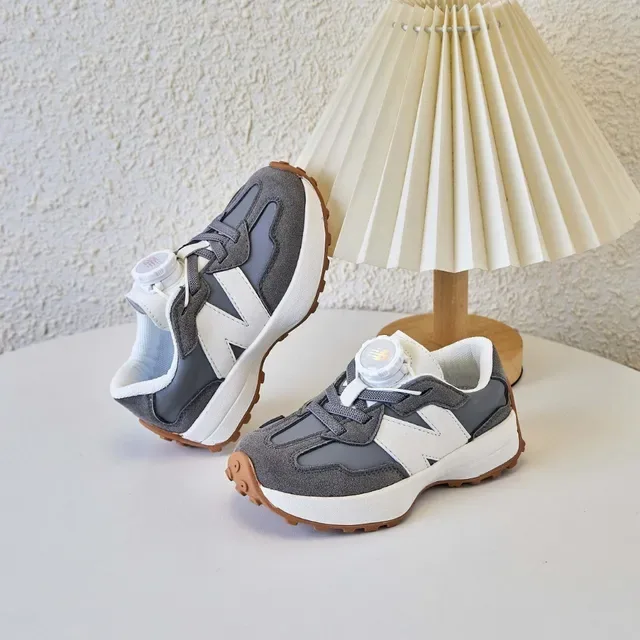 New Balance भूरा काला रेट्रो रनर लेयर्ड सूड-मेश लाइफस्टाइल स्नीकर 10