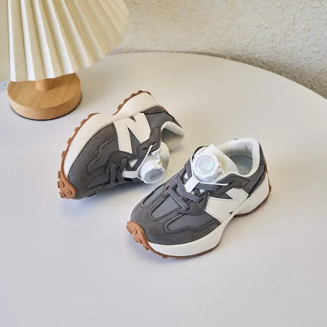 New Balance भूरा काला रेट्रो रनर लेयर्ड सूड-मेश लाइफस्टाइल स्नीकर 11
